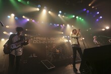 THREE LIGHTS DOWN KINGS「ワンマンツアー2015『ENERGIZER』～伝説のハイエナジー～」ElectricLadyLand公演の様子。（撮影：古川喜隆）