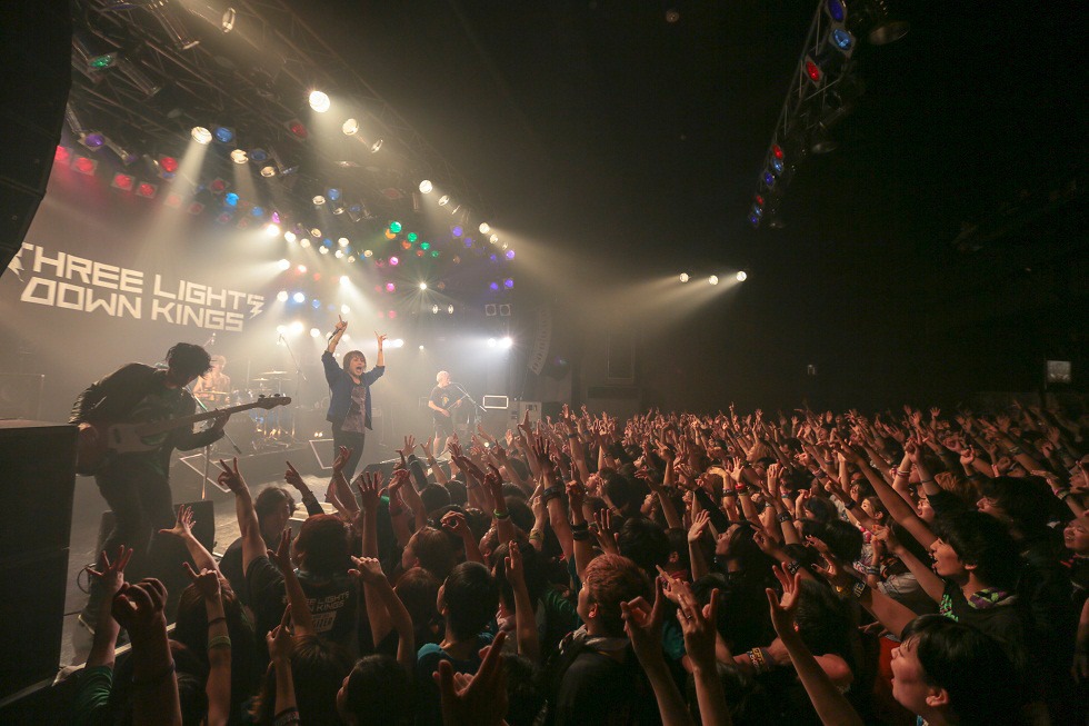 THREE LIGHTS DOWN KINGS「ワンマンツアー2015『ENERGIZER』～伝説のハイエナジー～」ElectricLadyLand公演の様子。（撮影：古川喜隆）