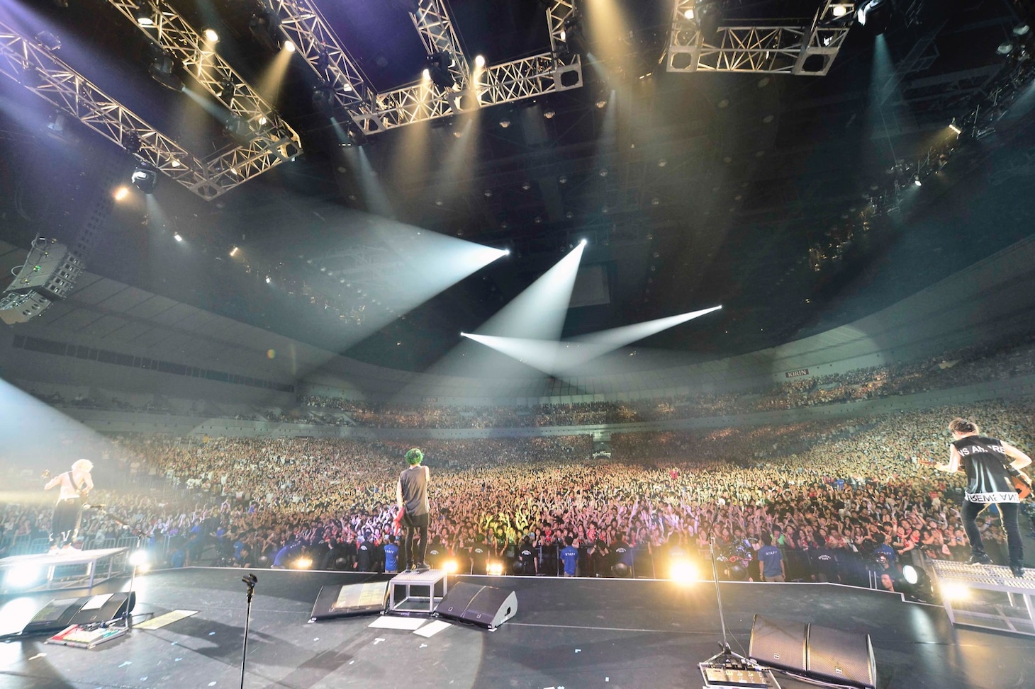 ONE OK ROCK「ONE OK ROCK 2015 "35xxxv" JAPAN TOUR」神奈川・横浜アリーナ公演の様子。（Photo by RUI HASHIMOTO[SOUND SHOOTER]）