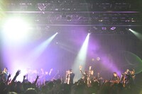 THE MAN with チャーリー・コーセイのライブの様子。（撮影：クドウイッテツ）