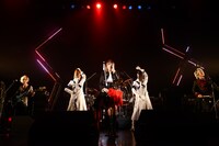 「騎士行進曲」をプレイするangela。（撮影：釘野孝宏）