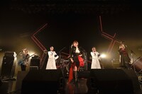 「騎士行進曲」をプレイするangela。（撮影：釘野孝宏）