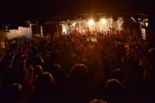 「スペースシャワー列伝」100巻記念公演シリーズでのBIGMAMAのライブの模様。