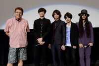 左から福田雄一監督、[Alexandros]。