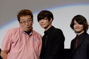 左からおどける福田雄一監督、川上洋平（Vo, G）、磯部寛之（B, Cho）。