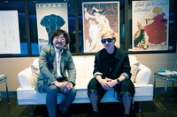 左から森川亮氏、VERBAL。