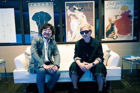 左から森川亮氏、VERBAL。