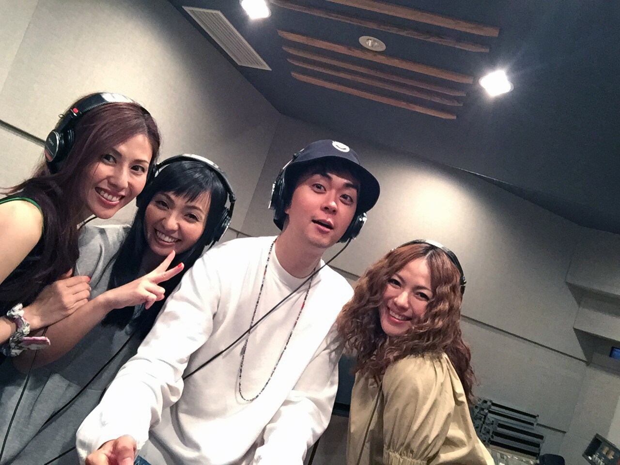 MAX、ヒャダインプロデュース新曲のセルフィー動画