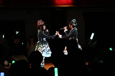 Petit Milady 社畜 と ぶりっ子 と ゴリラ が彩った新譜イベント 音楽ナタリー