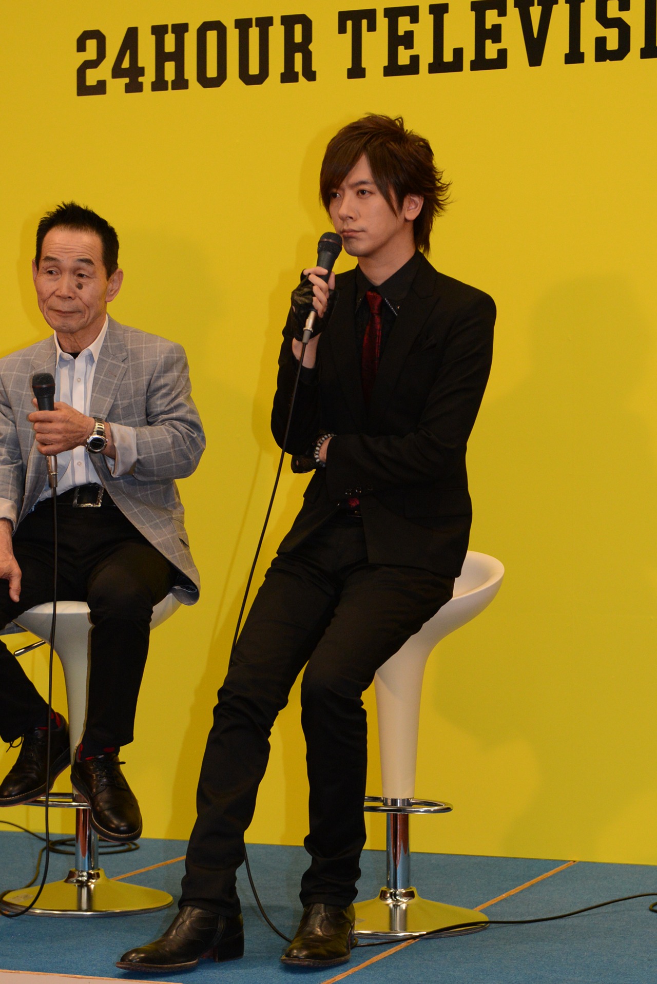 DAIGOと坂本雄次トレーナー。