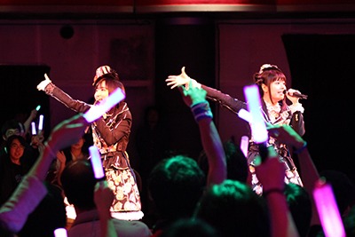 「Fantastique▼Phantom」を歌うpetit milady。