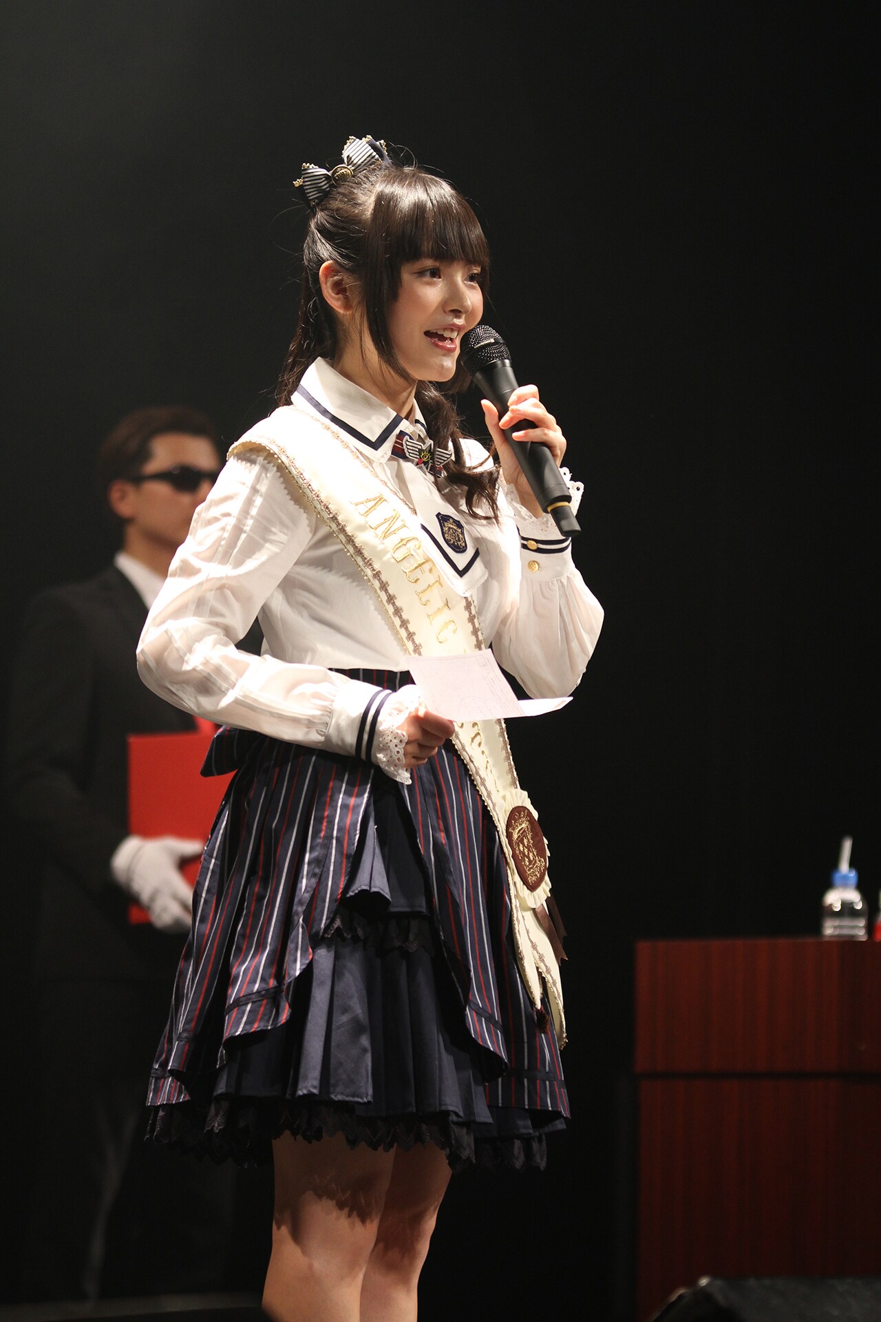 上坂すみれ「コル玉開墾式典」で屯田兵（仮）に新玉ねぎを配給す