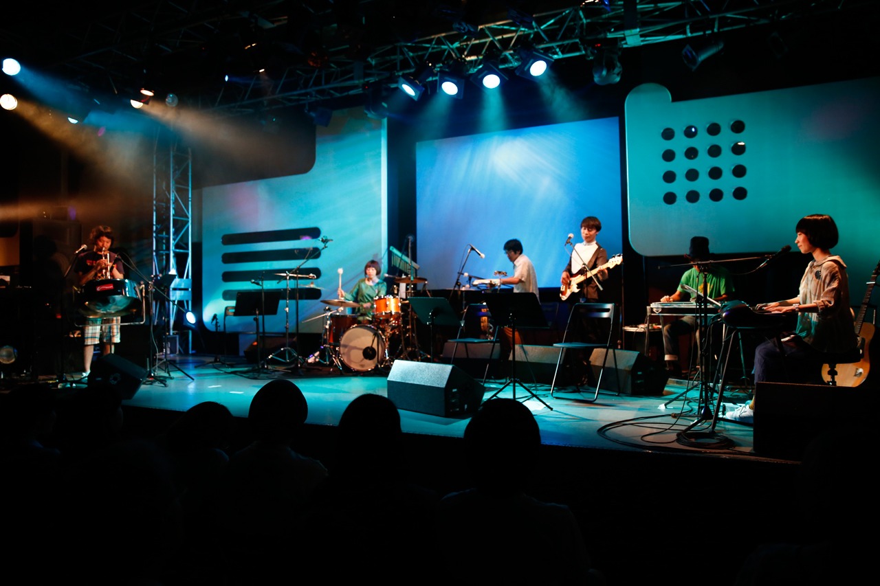 「『パラード』リリース記念ワンマンライブツアー 春篇」最終公演の様子。（撮影：栗原論）