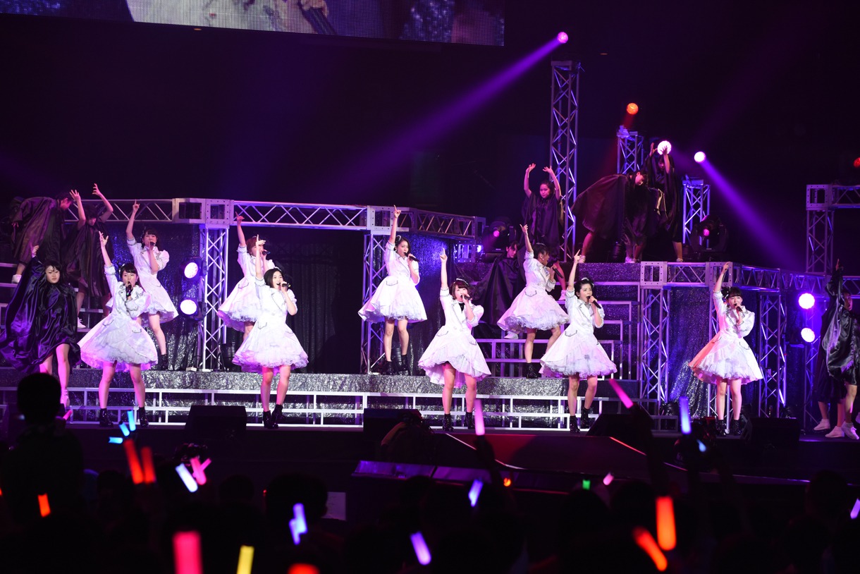 「アンジュルム STARTING LIVE TOUR SPECIAL ＠日本武道館『大器晩成』」コンサートの様子。