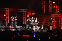 「アンジュルム STARTING LIVE TOUR SPECIAL ＠日本武道館『大器晩成』」コンサートの様子。