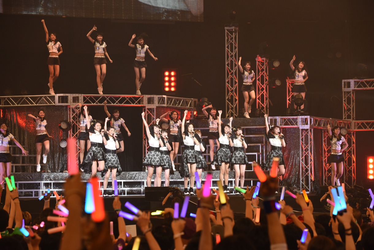 「アンジュルム STARTING LIVE TOUR SPECIAL ＠日本武道館『大器晩成』」コンサートの様子。