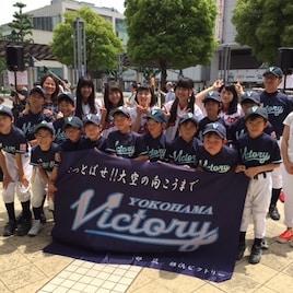 がんばれ!Victory、リリイベで横浜Victory主将と握手