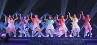 「モーニング娘。'15 コンサートツアー春～GRADATION～」ライブの様子。（写真提供：アップフロントエージェンシー）