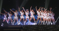 「モーニング娘。'15 コンサートツアー春～GRADATION～」ライブの様子。（写真提供：アップフロントエージェンシー）