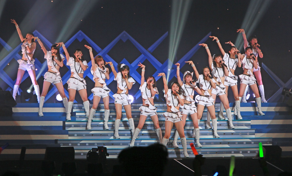 「モーニング娘。'15 コンサートツアー春～GRADATION～」ライブの様子。（写真提供：アップフロントエージェンシー）