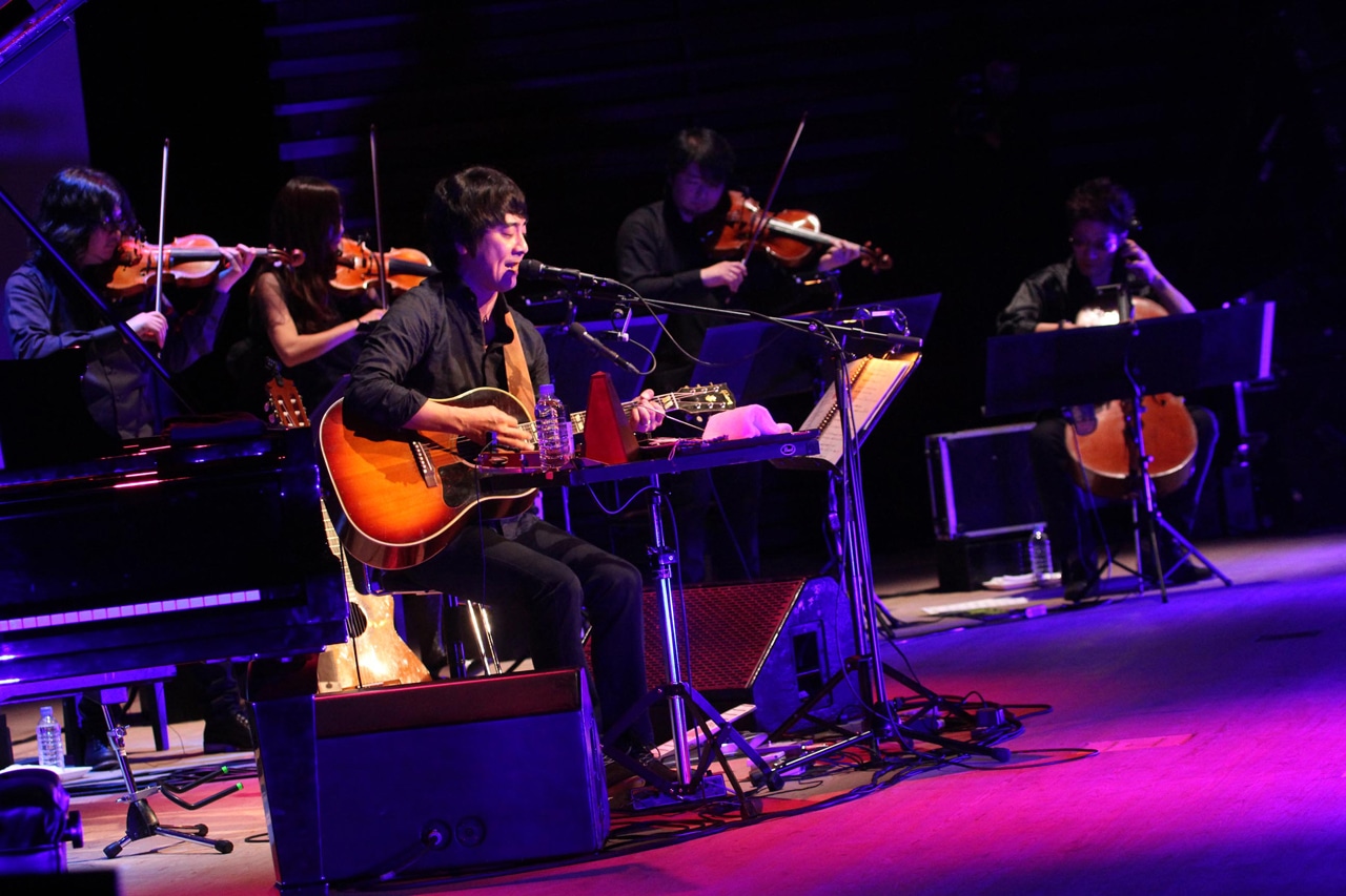 5月8日に行われた山崎まさよし「Yamazaki Masayoshi String Quartet “HARVEST”」東京・東京文化会館公演の様子。（撮影：岩佐篤樹）