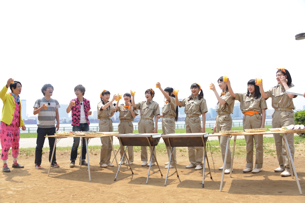 「エビ中＋＋」#12～13「エビ中＋BBQ」収録時の様子。左端が尾形回帰。