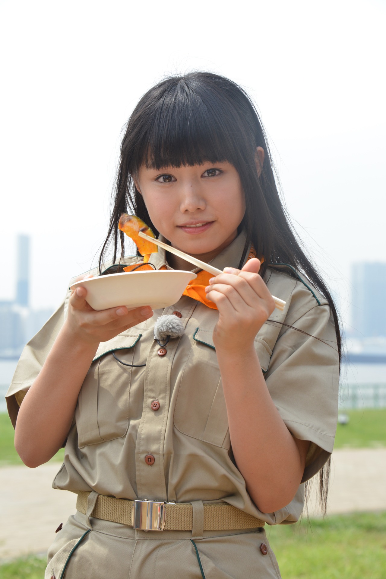 かぼちゃを食べる廣田あいか。