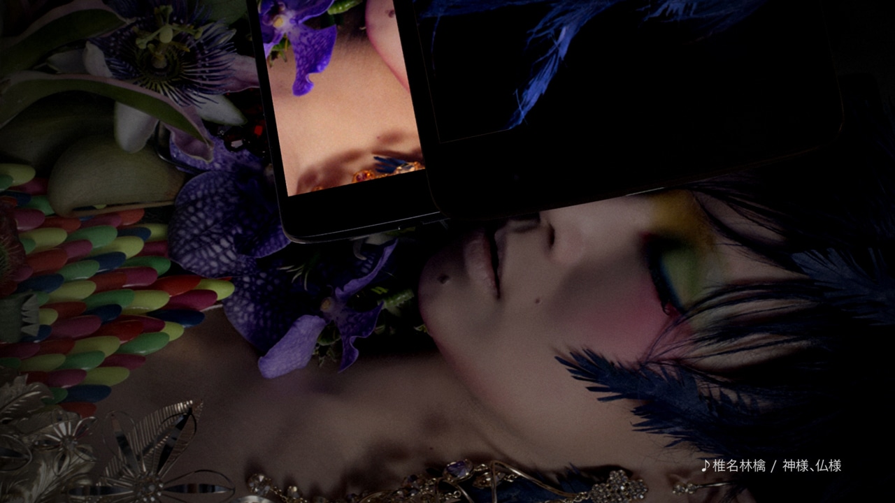 「isai vivid」のCM「横切るisai」編のワンシーン。