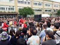 アコースティックライブの様子。（写真提供：テイチクエンタテインメント）