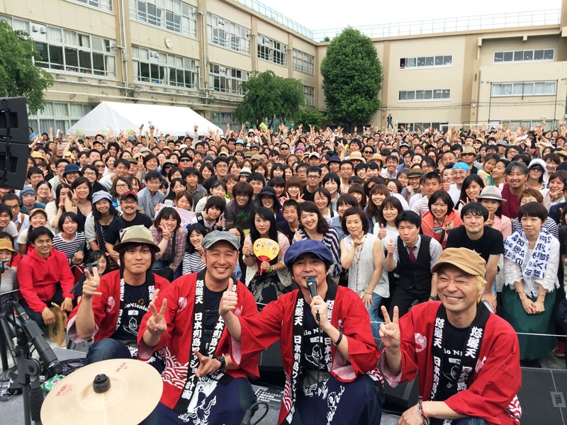 怒髪天とアコースティックライブに集まったファン。（写真提供：テイチクエンタテインメント）