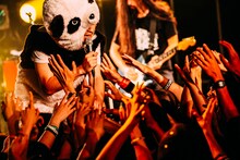 アルカラのライブの様子。（撮影：西槇太一）