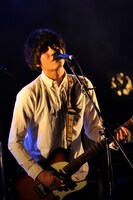 渡辺諒（G, Vo / アンテナ）（撮影：佐藤早苗［ライトサム］）