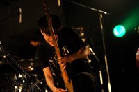 下上貴弘（B / アルカラ）（撮影：佐藤早苗［ライトサム］）