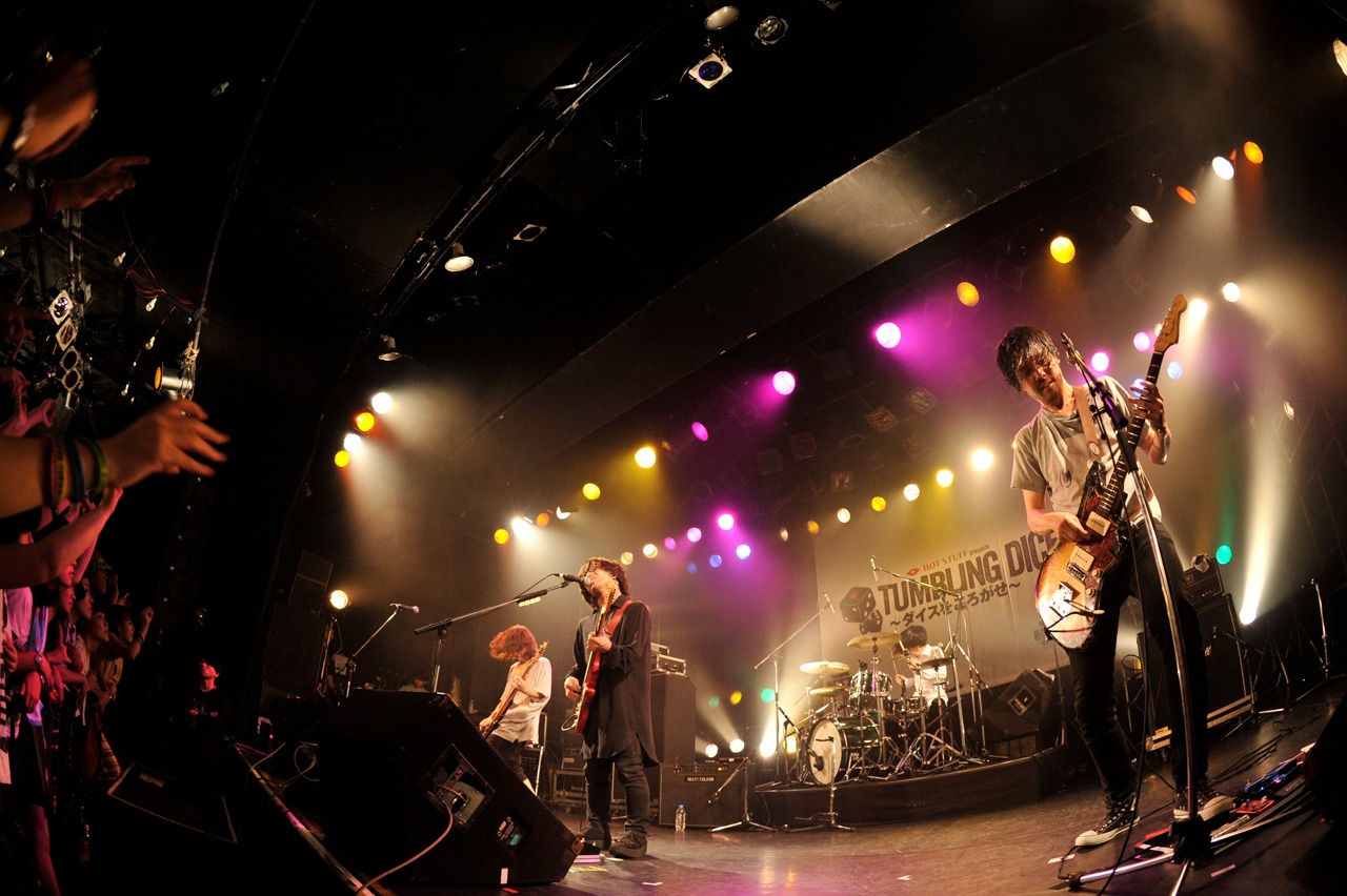 ヒトリエのライブの様子。（撮影：佐藤早苗［ライトサム］）
