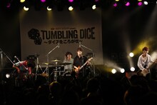 QOOLANDのライブの様子。（撮影：佐藤早苗［ライトサム］）