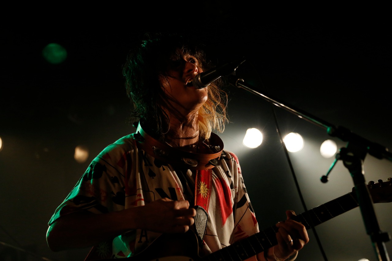 稲村太佑（G, Vo / アルカラ）（撮影：佐藤早苗［ライトサム］）