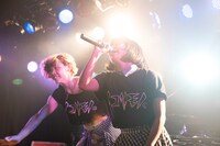 左からあっすー（パラレルJAPAN）と、ちびゆい（パラレルJAPAN）。（撮影：稲垣謙一）