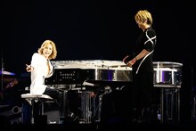 写真左より、YOSHIKI（X JAPAN）とTERU（GLAY）。（撮影：岡田裕介）