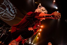 MAN WITH A MISSION「Seven Deadly Sins Tour 2015～七つの対バン～」5月31日公演の様子。（写真提供：ソニー・ミュージックレーベルズ）