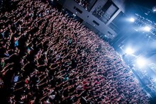 MAN WITH A MISSION「Seven Deadly Sins Tour 2015～七つの対バン～」5月31日公演の様子。（写真提供：ソニー・ミュージックレーベルズ）