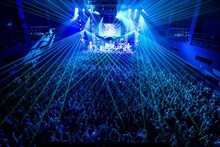 MAN WITH A MISSION「Seven Deadly Sins Tour 2015～七つの対バン～」5月31日公演の様子。（写真提供：ソニー・ミュージックレーベルズ）