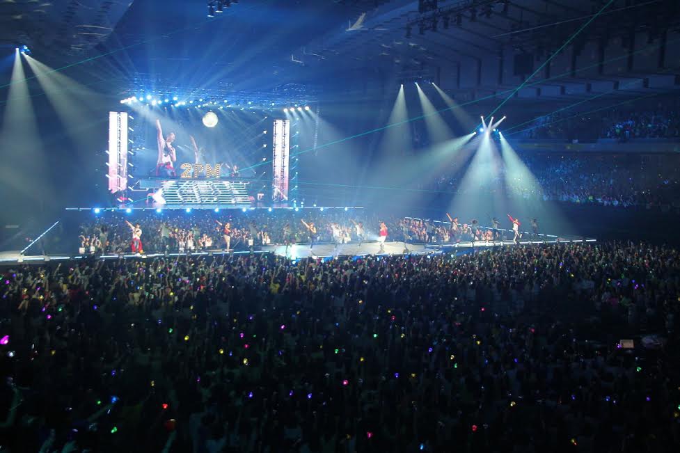 「2PM ARENA TOUR 2015“2PM OF 2PM”」の様子。（写真提供：EPICレコードジャパン）