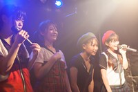 BiSH「THiS IS FOR BiS」東京・中野heavy sick ZERO公演の様子。（撮影：外林健太）