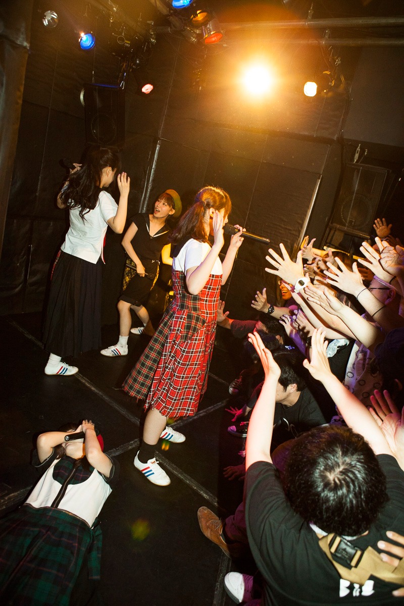 BiSH「THiS IS FOR BiS」東京・中野heavy sick ZERO公演の様子。（撮影：外林健太）
