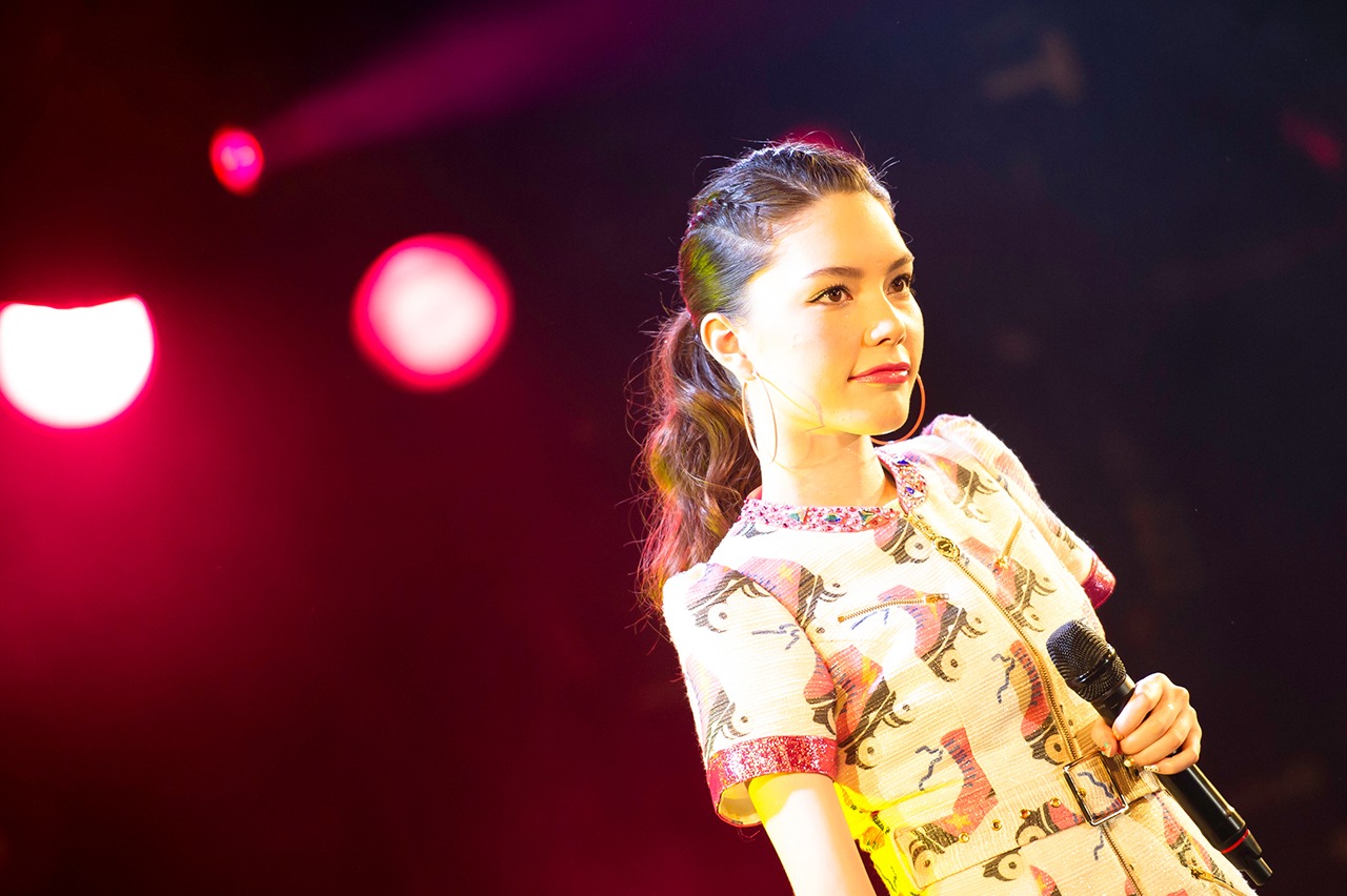 安田レイ「TOUR 2015 "WILL" ～JUST FOR YOU～」最終公演の様子。（Photo by Satoshi Hata）