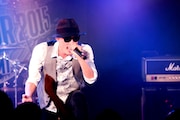 KOHSHI(Vo)(写真提供:アミューズ)