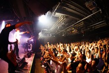 FLOW「FLOW WORLD TOUR 2015 極 -kiwami-」台湾・台北 The Wall公演の様子。（写真提供：アミューズ）