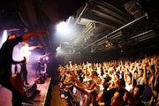 FLOW「FLOW WORLD TOUR 2015 極 -kiwami-」台湾・台北 The Wall公演の様子。(写真提供:アミューズ)