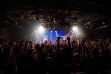 FLOW「FLOW WORLD TOUR 2015 極 -kiwami-」台湾・台北 The Wall公演の様子。（写真提供：アミューズ）