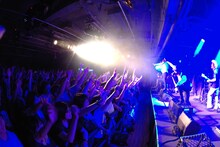 FLOW「FLOW WORLD TOUR 2015 極 -kiwami-」台湾・台北 The Wall公演の様子。（写真提供：アミューズ）